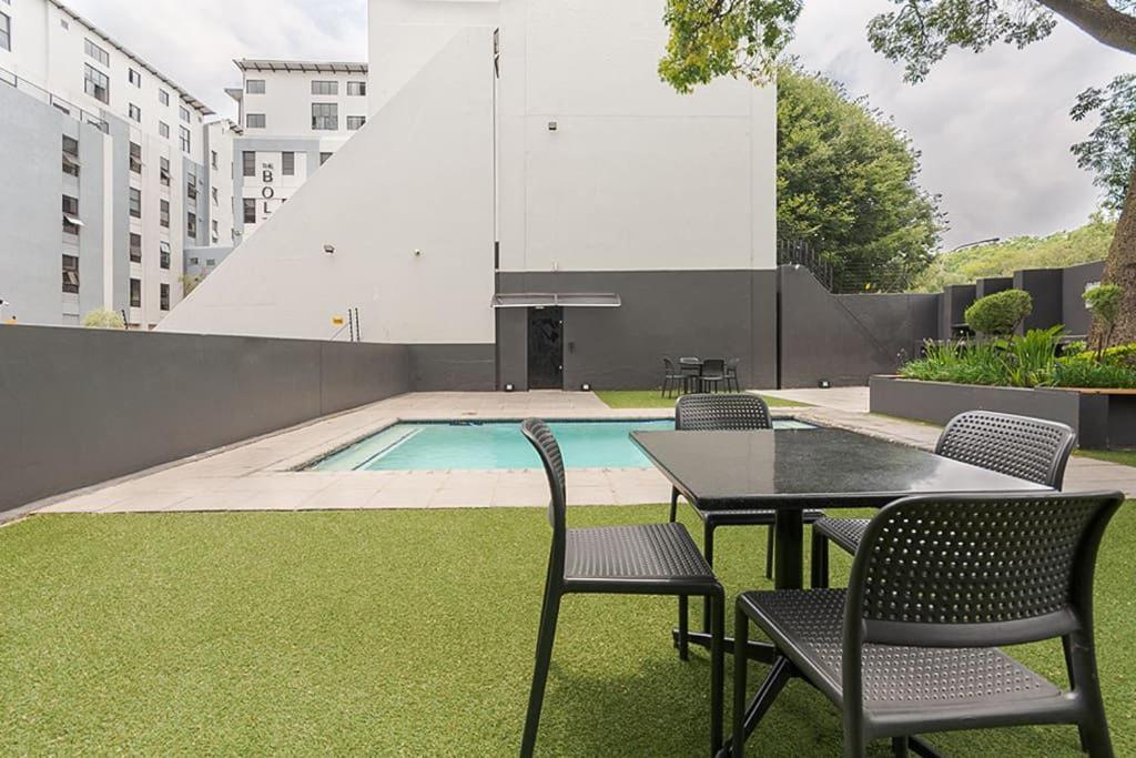 Urban Oasis Apartments At The Bolton Johannesburg Exterior photo